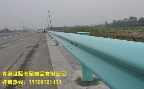 公路<a href='http://m.rtfzxs.com/shuangbohulan/'target='_blank'><a href='http://m.rtfzxs.com/shuangbohulan/'target='_blank'>波形護欄</a></a>板